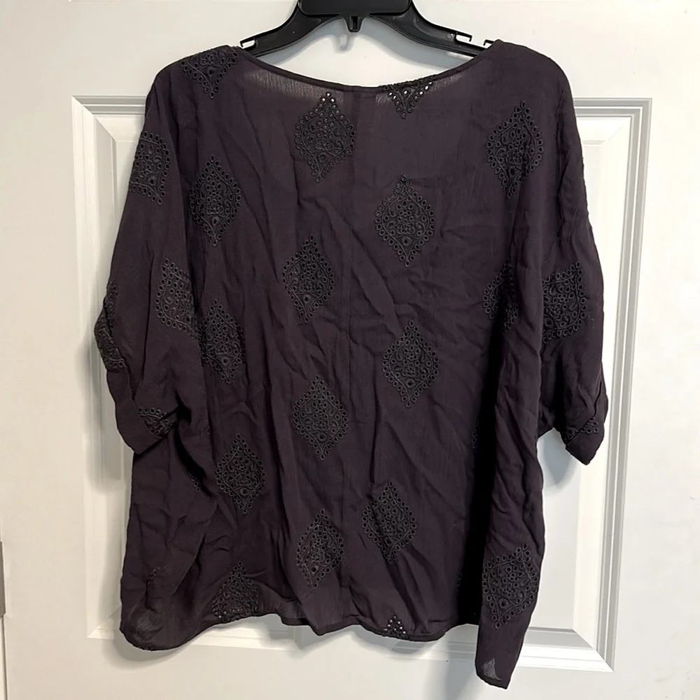 Size small - Picture 2 of 3